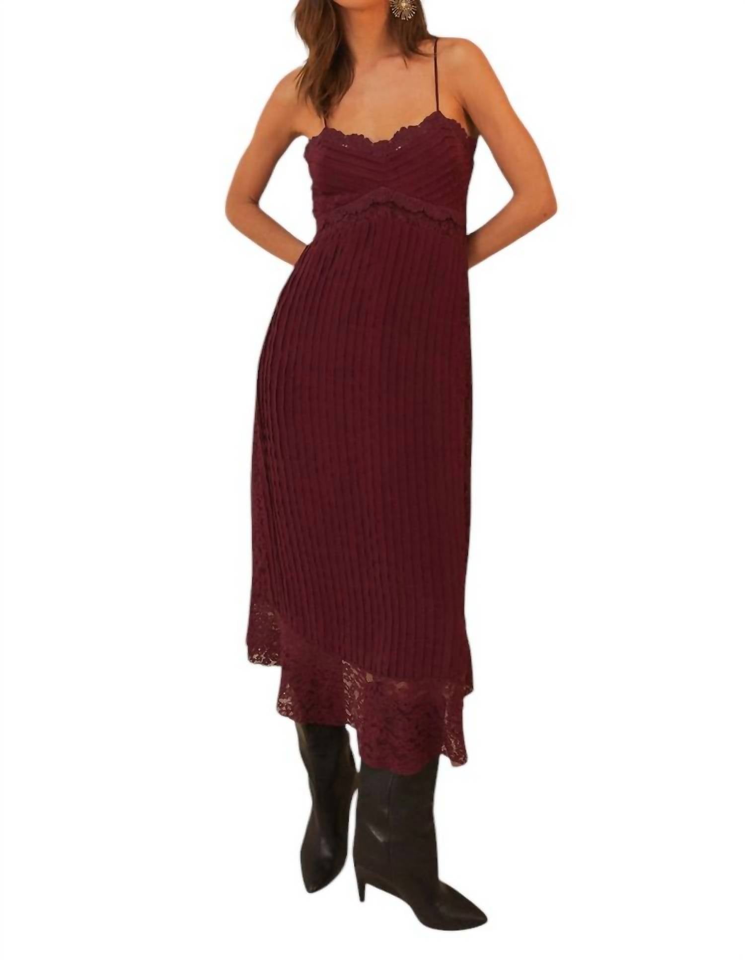 Платье-комбинация с плиссировкой фиолетового цвета FARM Rio
Платье-комбинация с плиссировкой фиолетового цвета FARM Rio