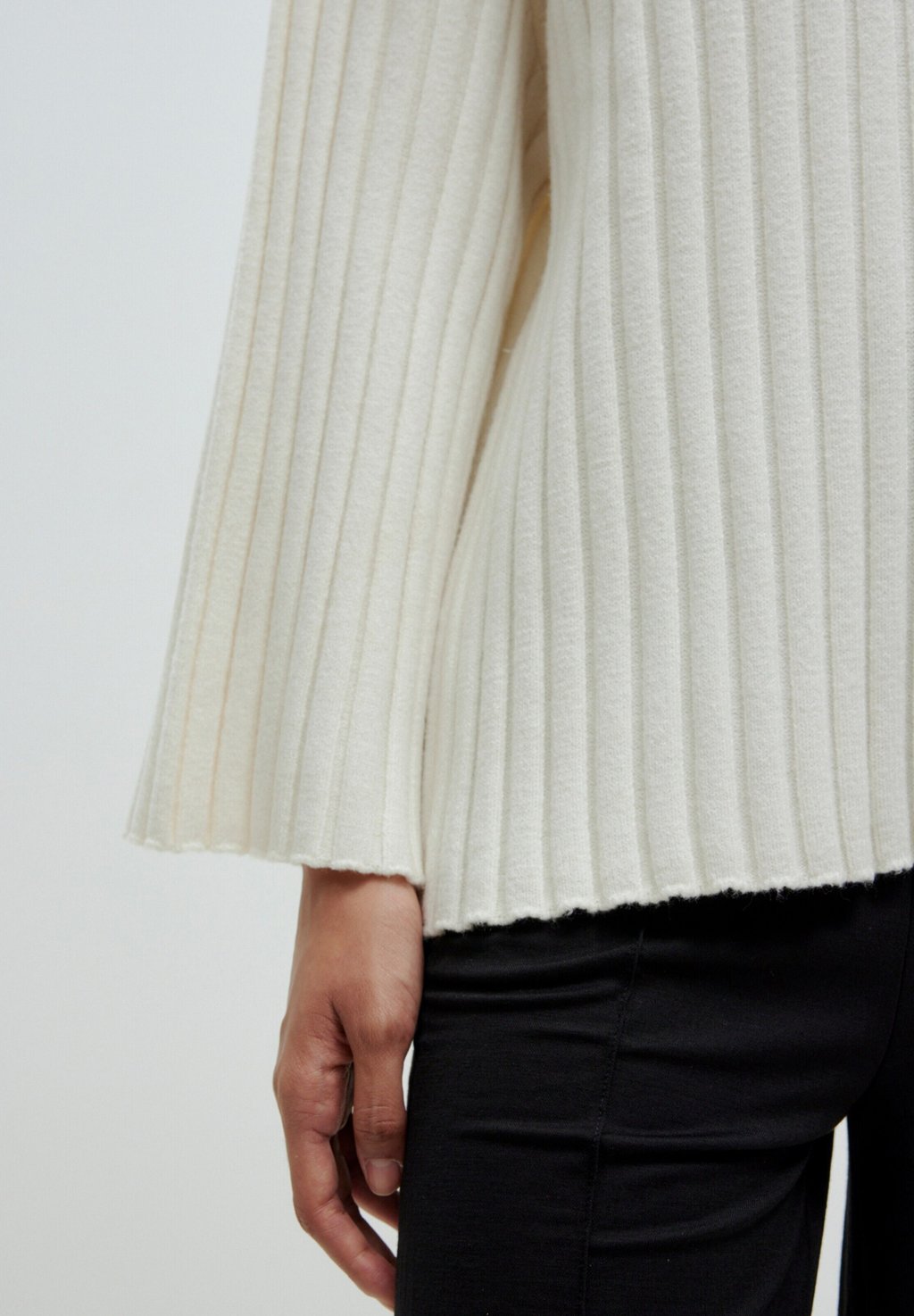 Джемпер EDITED, белый
Джемпер EDITED, белый