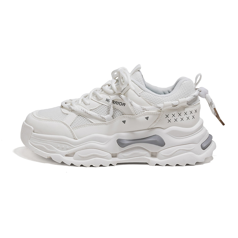 WARRIOR Низкие массивные кеды белого и серого цвета
WARRIOR Низкие массивные кеды белого и серого цвета