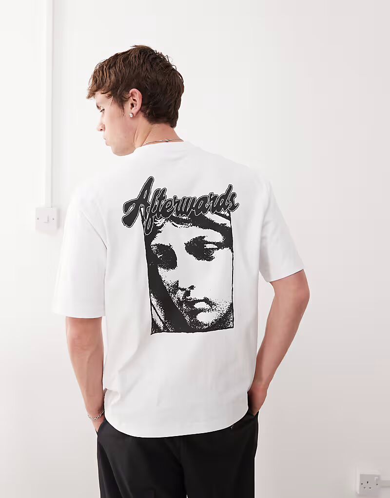 Футболка свободного кроя для будних дней с графическим принтом на спине белого цвета
Футболка свободного кроя для будних дней с графическим принтом на спине белого цвета