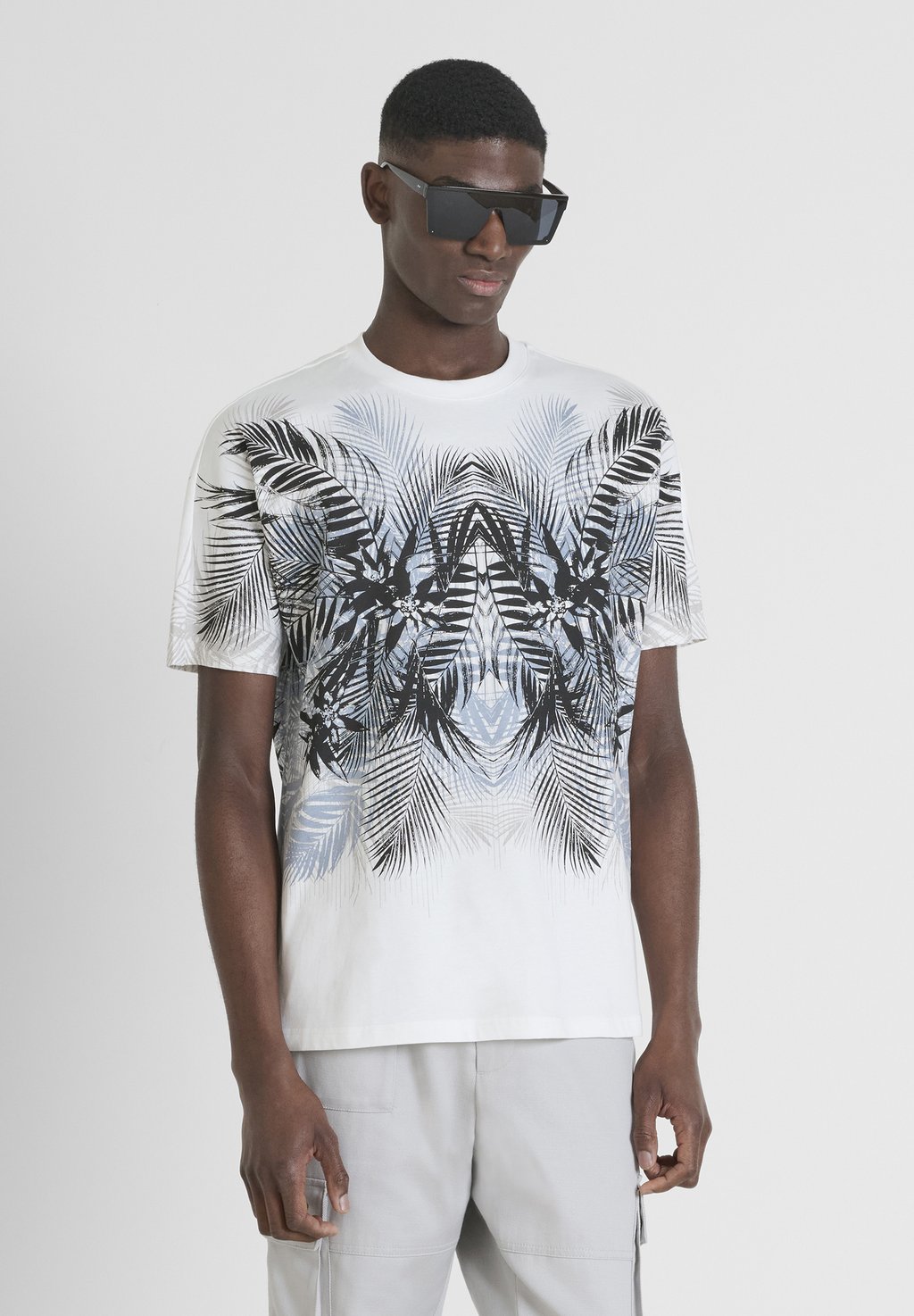 Футболка с принтом WITH WATER PRINT AND RUBBER LOGO ON BACK Antony Morato, белый
Футболка с принтом WITH WATER PRINT AND RUBBER LOGO ON BACK Antony Morato, белый