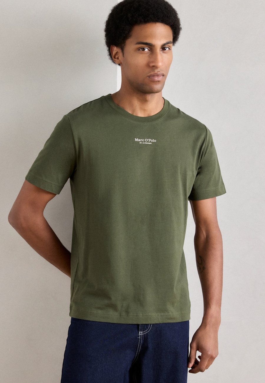 Футболка Marc O'Polo SHORT SLEEVE, Dried Herb/Green, Зеленый, Футболка Marc O'Polo SHORT SLEEVE, Dried Herb/Green
Футболка Marc O'Polo SHORT SLEEVE, Dried Herb/Green, Зеленый, Футболка Marc O'Polo SHORT SLEEVE, Dried Herb/Green