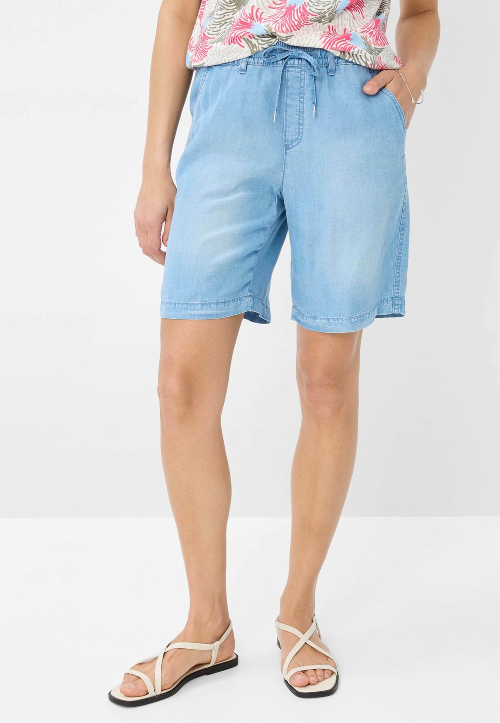 Джинсовые шорты STYLE MAINE BRAX, светло-голубой
Джинсовые шорты STYLE MAINE BRAX, светло-голубой