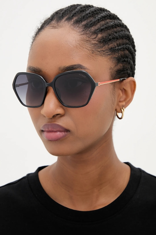 Солнцезащитные очки Guess, черный
Солнцезащитные очки Guess, черный