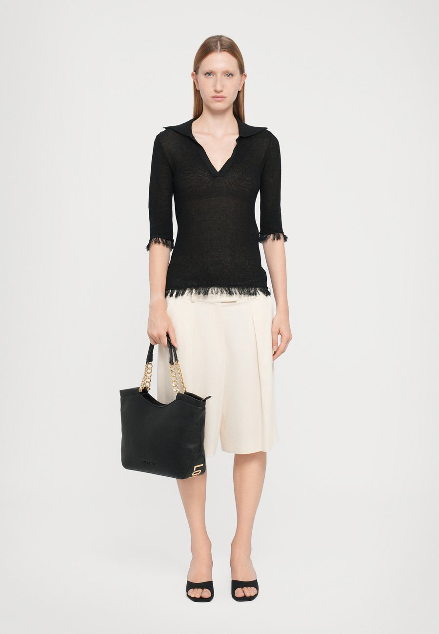 Сумка Love Moschino GIANT, Black
Сумка Love Moschino GIANT, Black