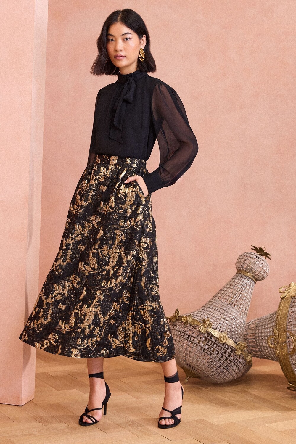 Юбка миди из жаккарда Love & Roses, золотой
Юбка миди из жаккарда Love & Roses, золотой