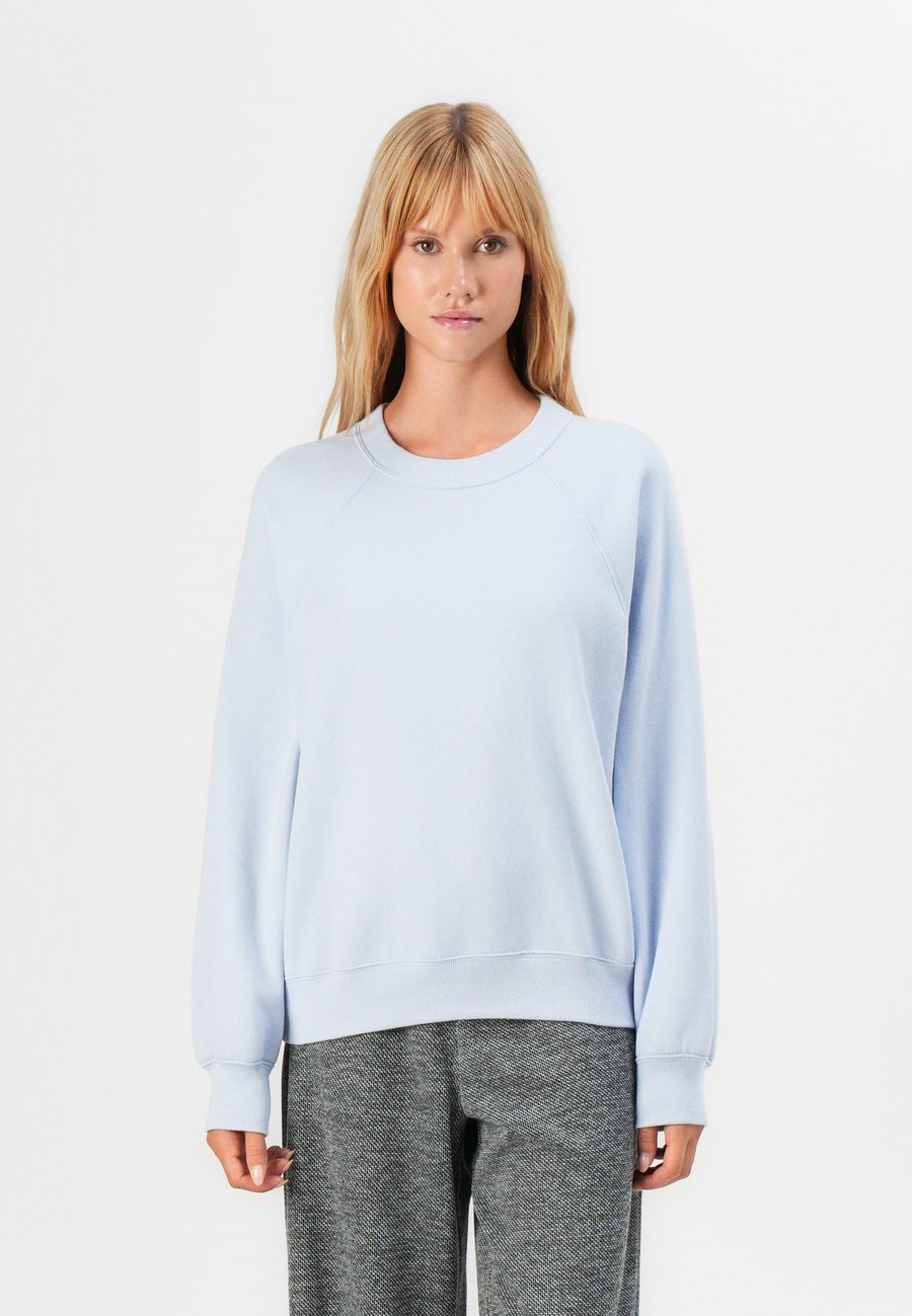 Толстовка Abercrombie & Fitch ESSENTIAL CLASSIC SUNDAY CREW, Blue
Толстовка Abercrombie & Fitch ESSENTIAL CLASSIC SUNDAY CREW, Blue