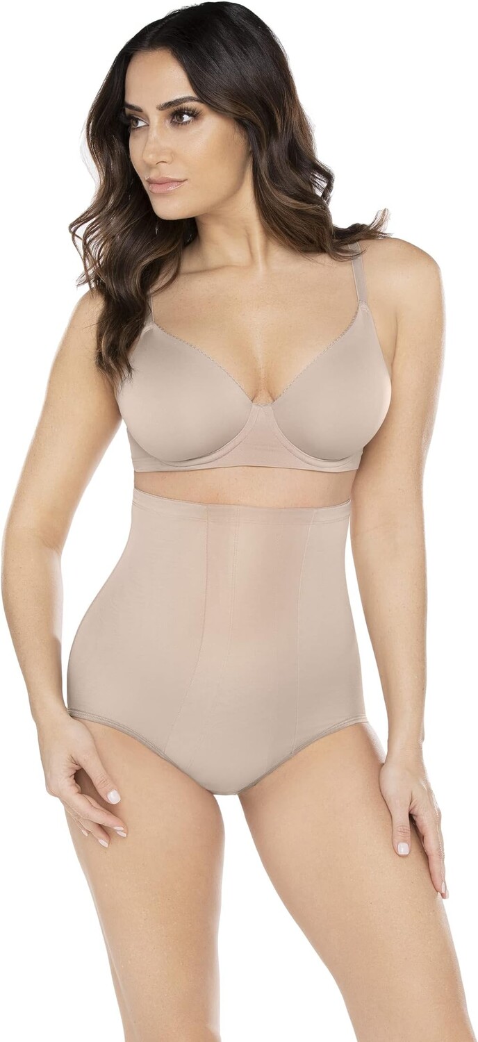 Очень плотная форма с трусиками с высокой талией по краям 2705 Miraclesuit, цвет Stucco
Очень плотная форма с трусиками с высокой талией по краям 2705 Miraclesuit, цвет Stucco