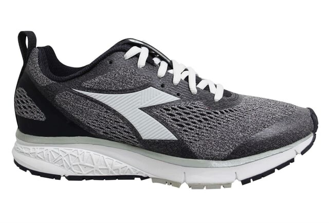 Женские кроссовки для бега Kuruka 2 серого цвета Diadora, черный
Женские кроссовки для бега Kuruka 2 серого цвета Diadora, черный