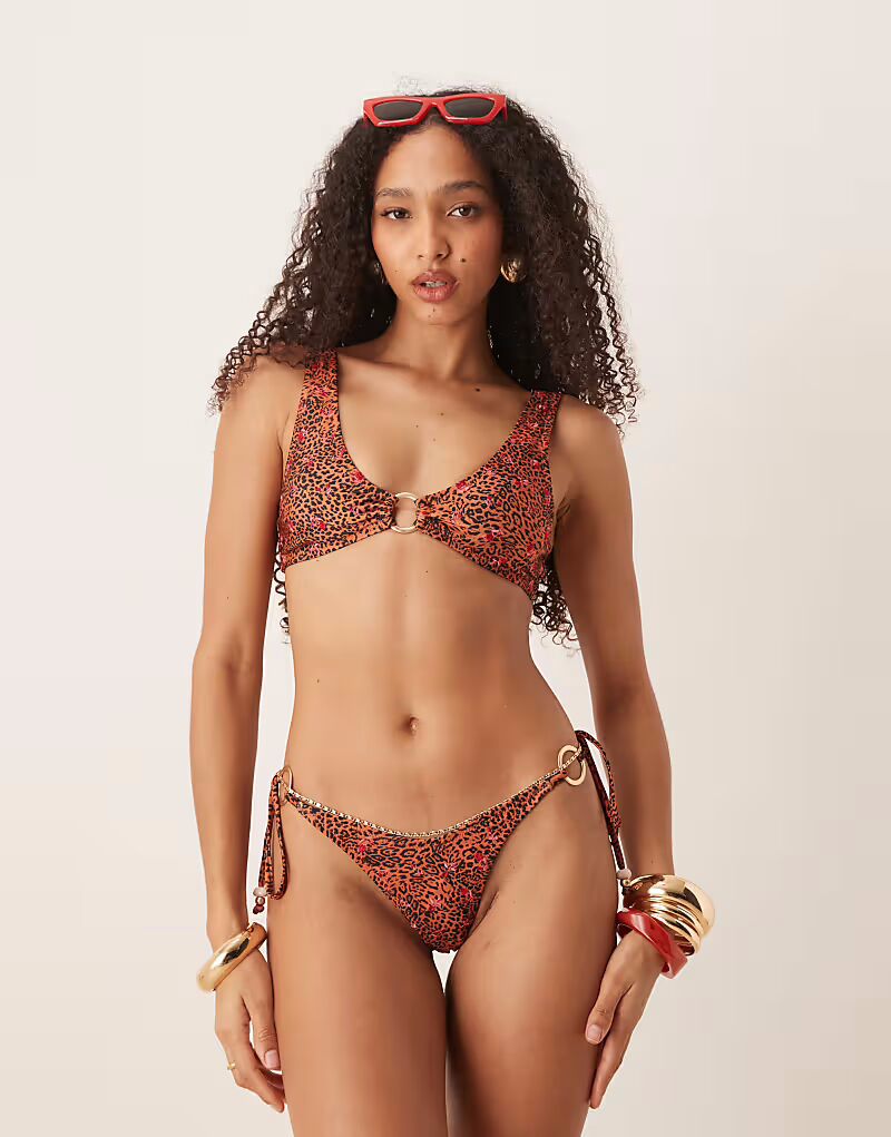 Купальник-плавки Kulani Kinis с завязками по бокам в цвете дикой розы
Купальник-плавки Kulani Kinis с завязками по бокам в цвете дикой розы