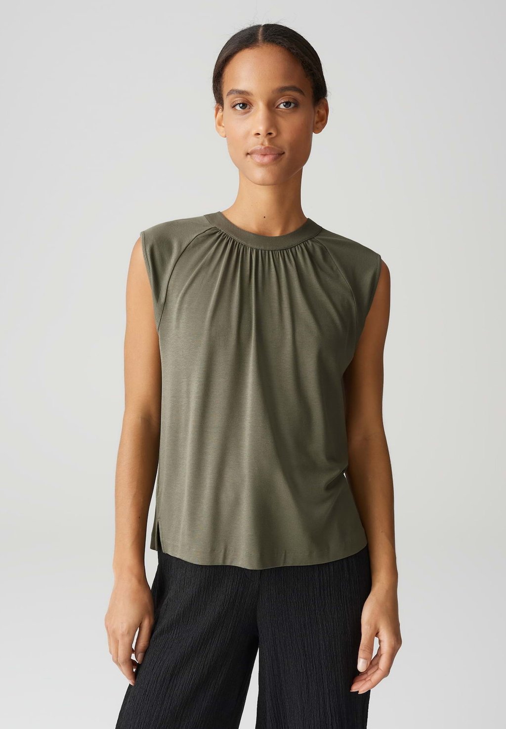 Топ REGULAR FIT OPUS, оливковый
Топ REGULAR FIT OPUS, оливковый