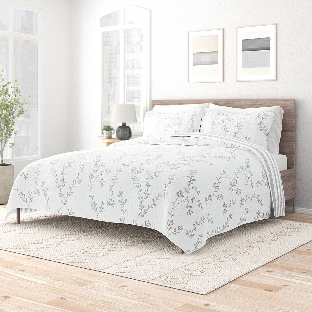 Двусторонний комплект одеял Urban Loft из 3 предметов для кроватей размера «king-size» и «queen-size», цвет Silhouette Leaves
Двусторонний комплект одеял Urban Loft из 3 предметов для кроватей размера «king-size» и «queen-size», цвет Silhouette Leaves