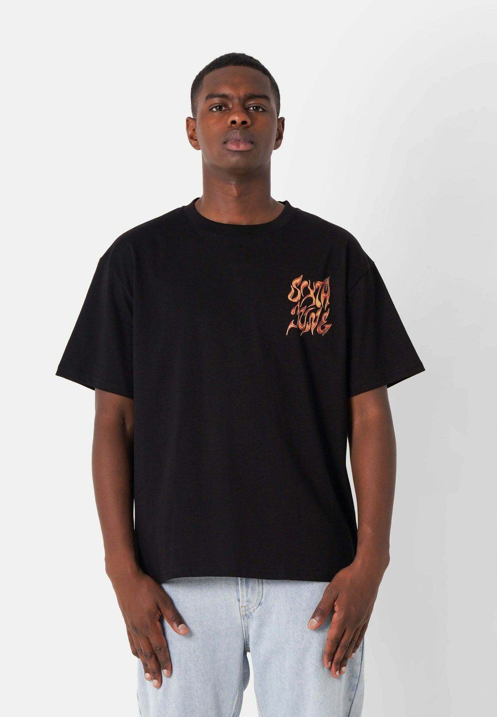 Футболка с принтом Sixth June, черный
Футболка с принтом Sixth June, черный