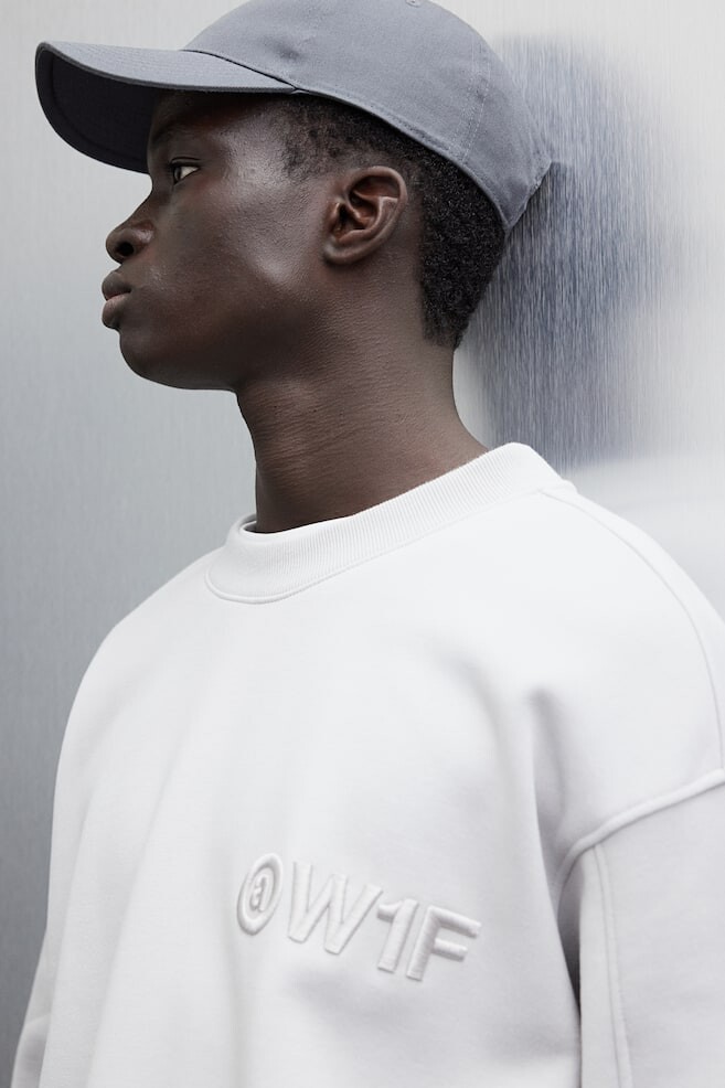 Толстовка с вышивкой H&M, серый
Толстовка с вышивкой H&M, серый