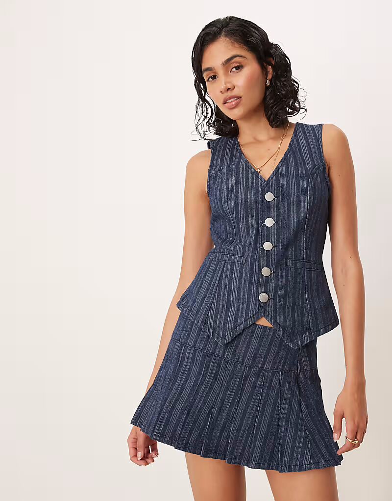 Гламурный жилет в полоску цвета индиго Glamorous
Гламурный жилет в полоску цвета индиго Glamorous