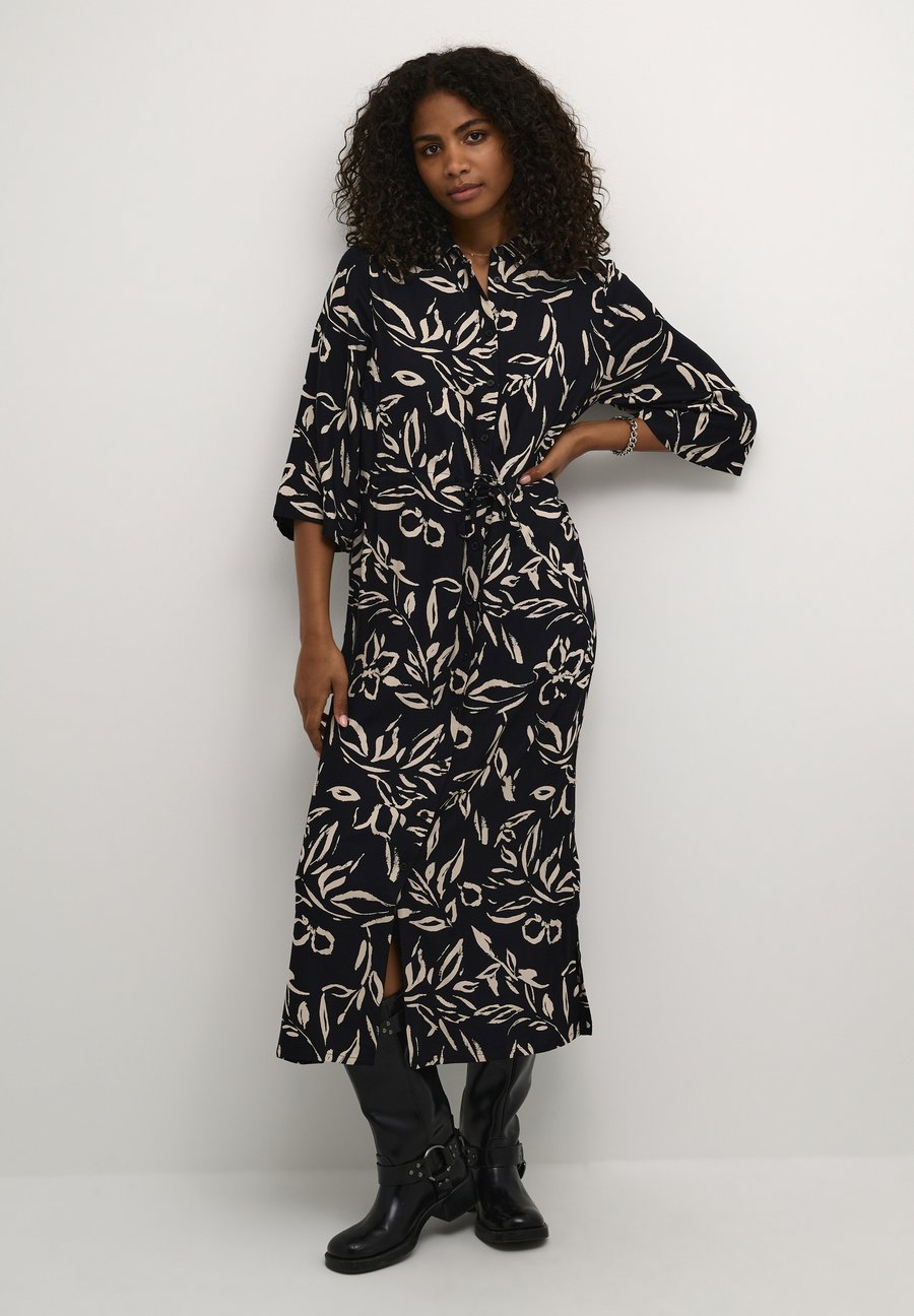 Платье Kaffe Shirt dress, Black Sand Painted Flower/Black
Платье Kaffe Shirt dress, Black Sand Painted Flower/Black