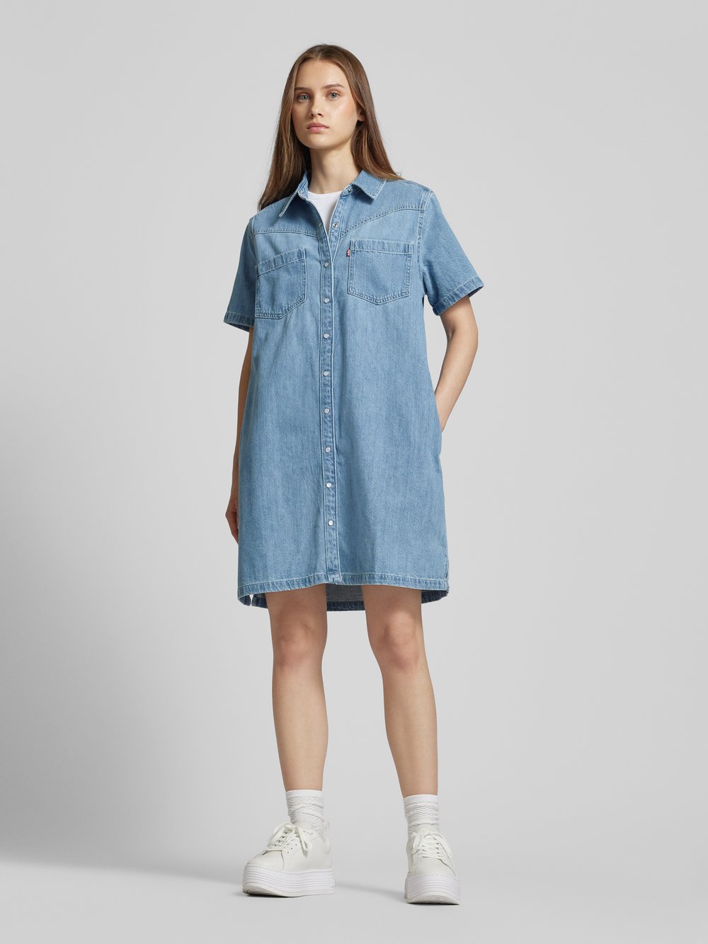Джинсовое платье длиной до колена с рубашечным воротником, модель «LOUISA» Levi's
Джинсовое платье длиной до колена с рубашечным воротником, модель «LOUISA» Levi's