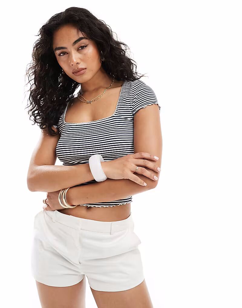 Топ Miss Selfridge с короткими рукавами, отделкой из кружева в полоску
Топ Miss Selfridge с короткими рукавами, отделкой из кружева в полоску