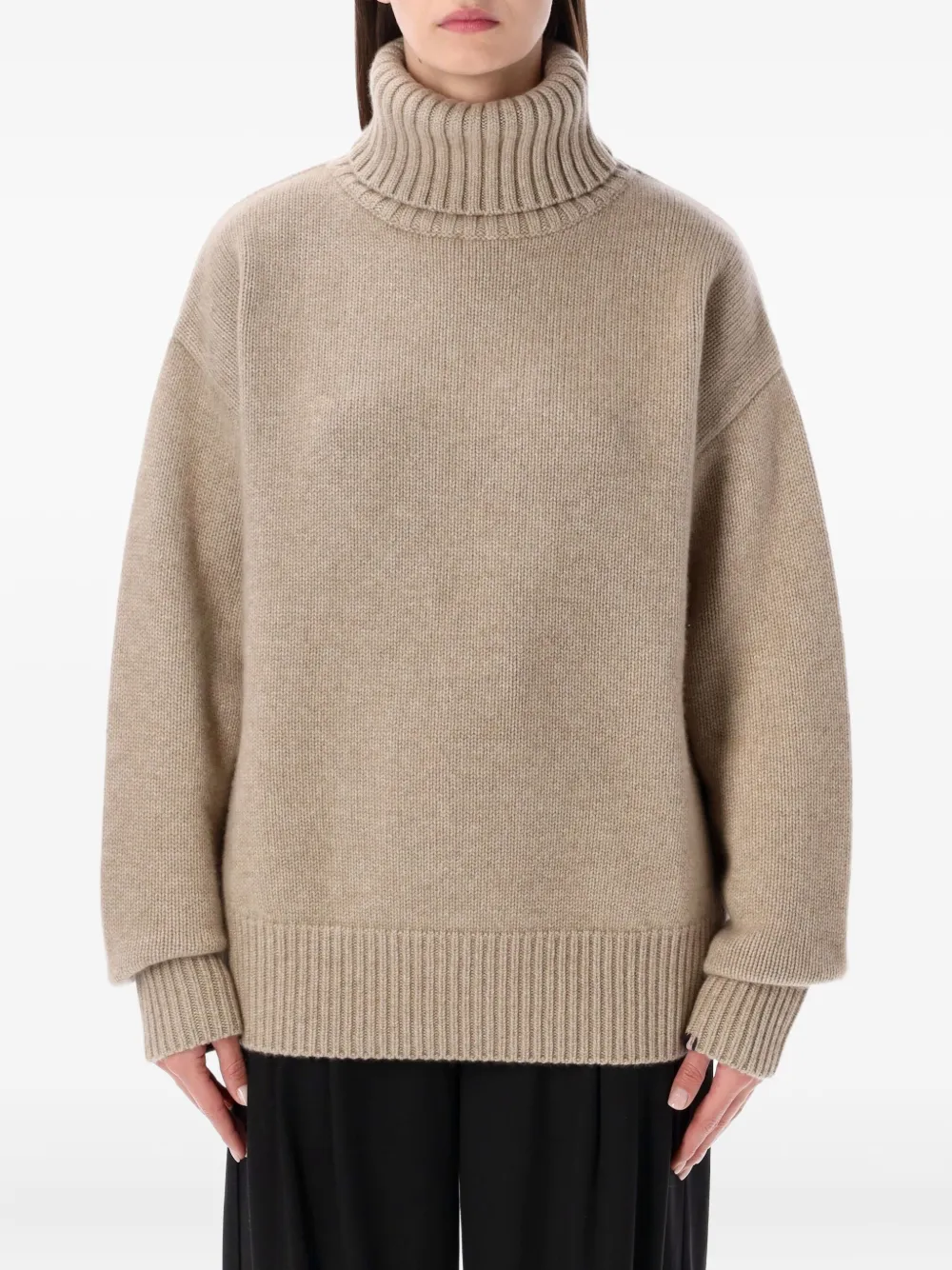 Свитер с высоким воротом и длинными рукавами Extreme Cashmere, нейтральный
Свитер с высоким воротом и длинными рукавами Extreme Cashmere, нейтральный