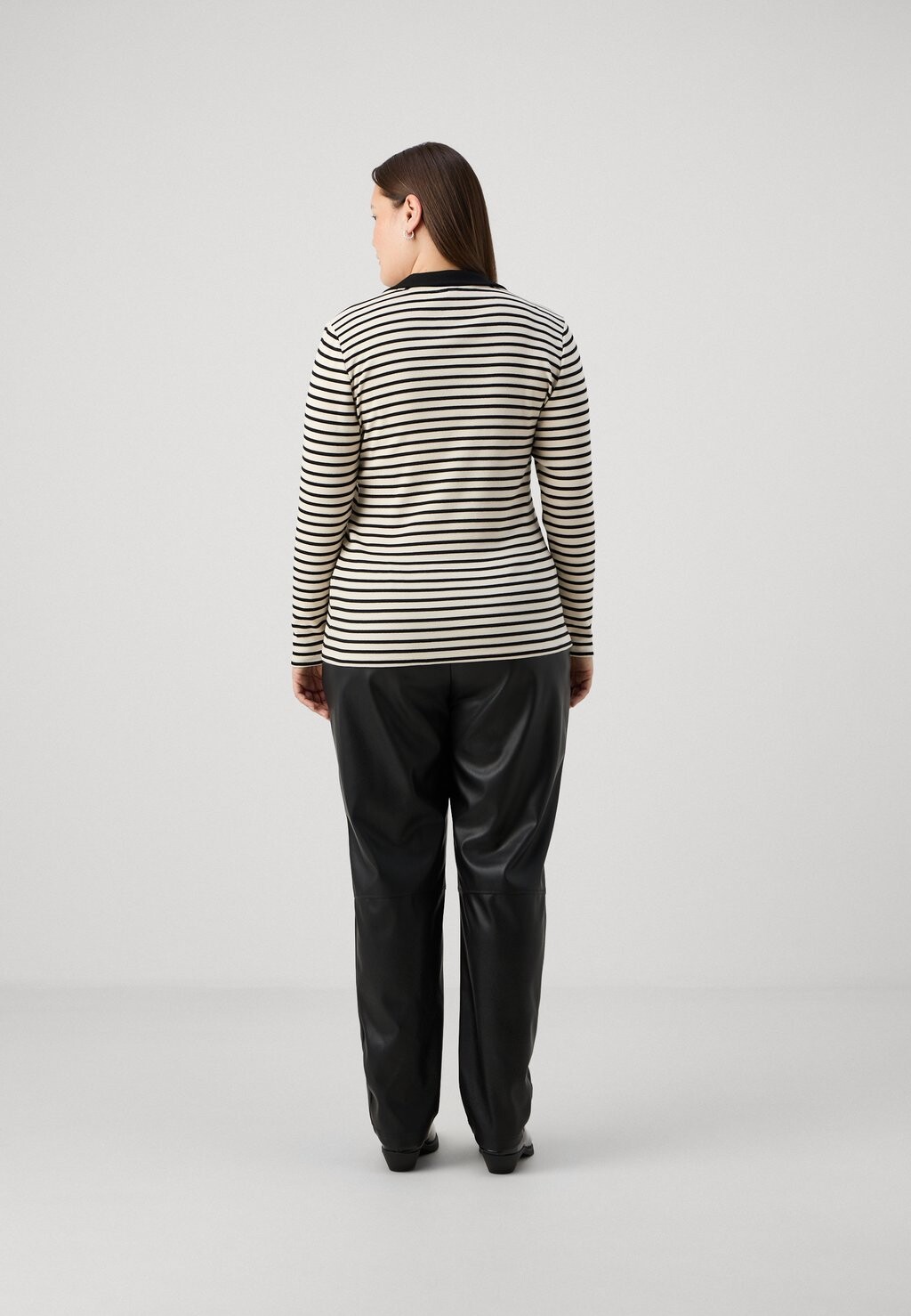 Поло CARAMIA ONLY Carmakoma, черный
Поло CARAMIA ONLY Carmakoma, черный