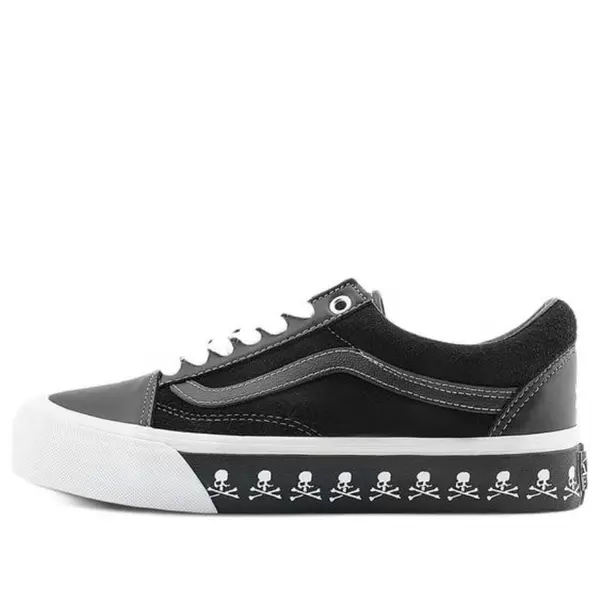 Кроссовки old skool vlt lx x mastermind world 'punk culture' Vans, черный
Кроссовки old skool vlt lx x mastermind world 'punk culture' Vans, черный
