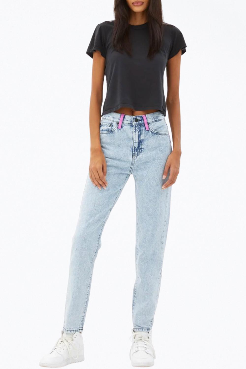 Рукописные зауженные джинсы в светло-голубом цвете UNEMPLOYED DENIM
Рукописные зауженные джинсы в светло-голубом цвете UNEMPLOYED DENIM