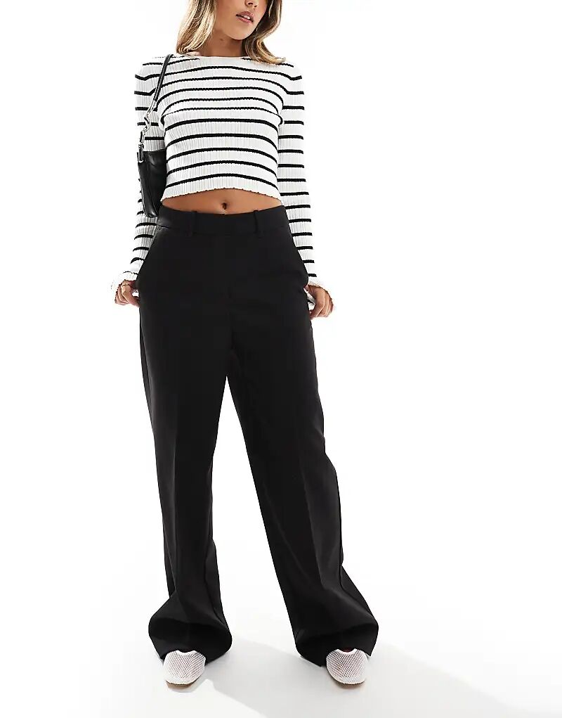 Чистые широкие брюки черного цвета Vero Moda
Чистые широкие брюки черного цвета Vero Moda