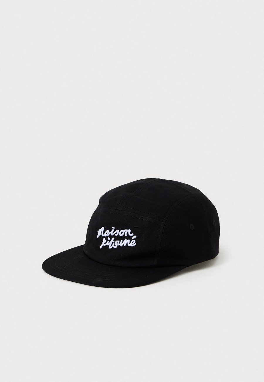 Бейсболка Maison Kitsuné MAISON KITSUNE HANDWRITING 5P CAP UNISEX, Black
Бейсболка Maison Kitsuné MAISON KITSUNE HANDWRITING 5P CAP UNISEX, Black