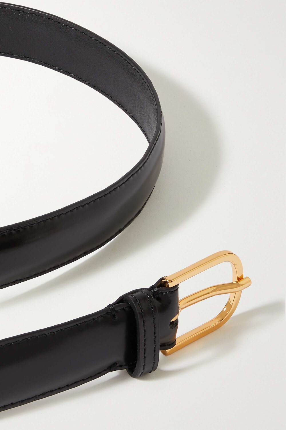 TOTEME Ремень из блестящей кожи, черный
TOTEME Ремень из блестящей кожи, черный