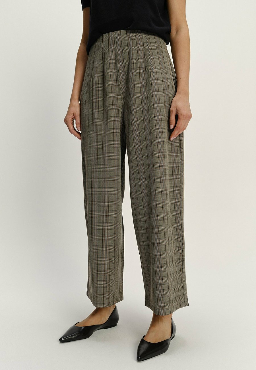 Брюки Greenpoint Trousers, Print/Mottled Brown
Брюки Greenpoint Trousers, Print/Mottled Brown