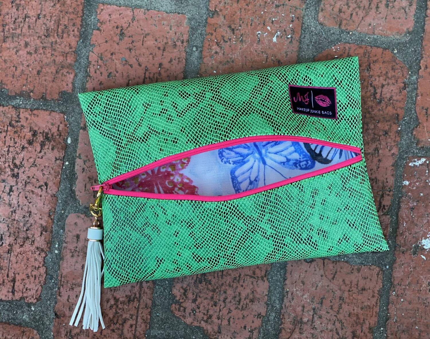 Зеленая мини-сумка Secret Garden Makeup Junkie, зеленый
Зеленая мини-сумка Secret Garden Makeup Junkie, зеленый