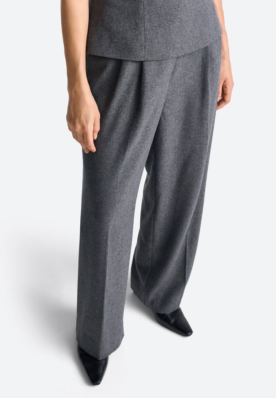 Брюки Rich & Royal Trousers, Grey Melangé/Mottled Grey
Брюки Rich & Royal Trousers, Grey Melangé/Mottled Grey