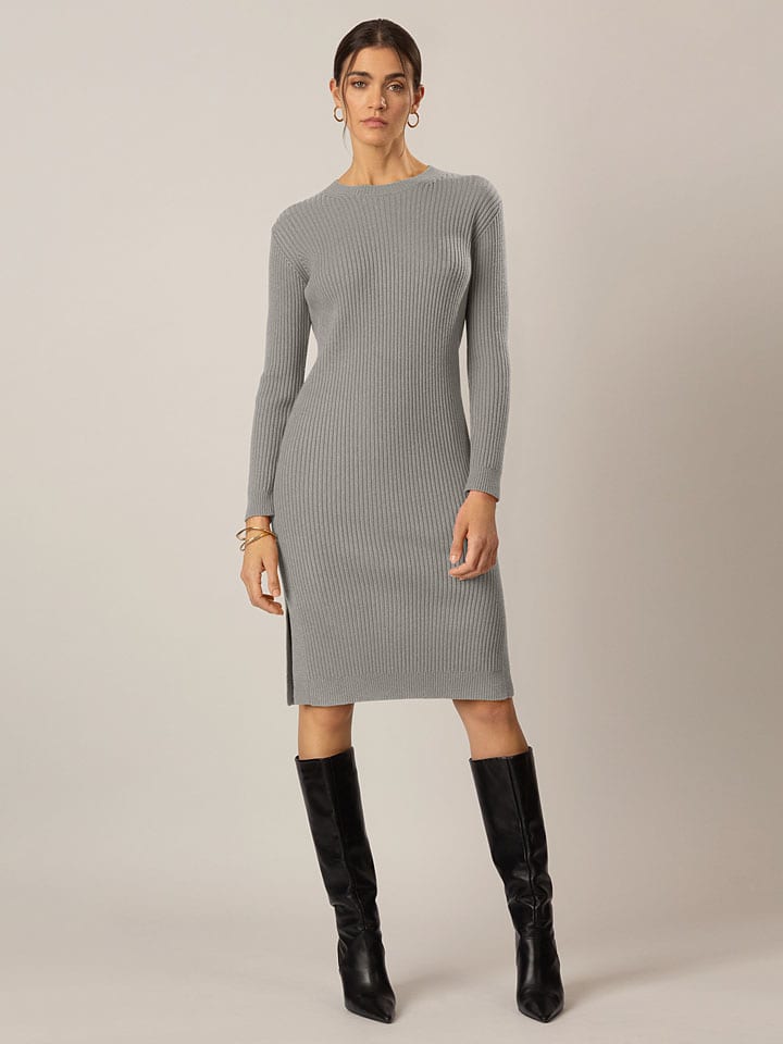 APART Вязаное платье серого цвета
APART Вязаное платье серого цвета