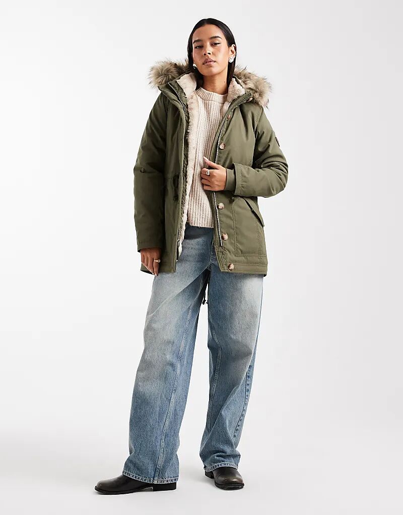 Парка Hollister с капюшоном и подкладкой из плюша зеленого цвета
Парка Hollister с капюшоном и подкладкой из плюша зеленого цвета