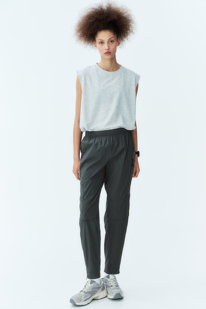 Беговые брюки из материала drymove H&M, серый
Беговые брюки из материала drymove H&M, серый