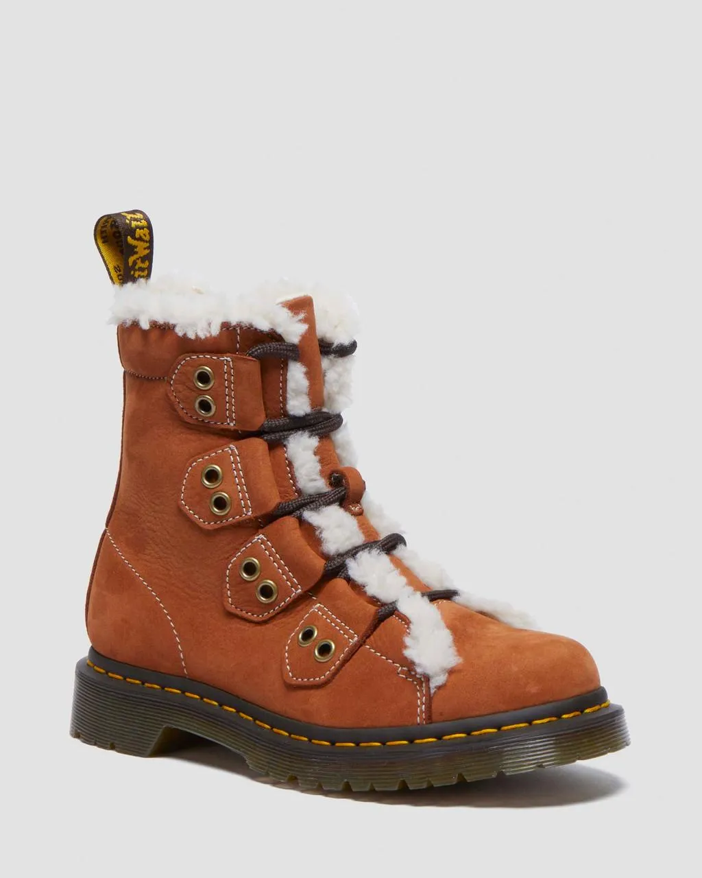 Dr. Martens Женские ботинки 1460 с кружевом до носка и меховой подкладкой из мягкой ткани на шнуровке, цвет Tan — Buttersoft Wp
Dr. Martens Женские ботинки 1460 с кружевом до носка и меховой подкладкой из мягкой ткани на шнуровке, цвет Tan — Buttersoft Wp
