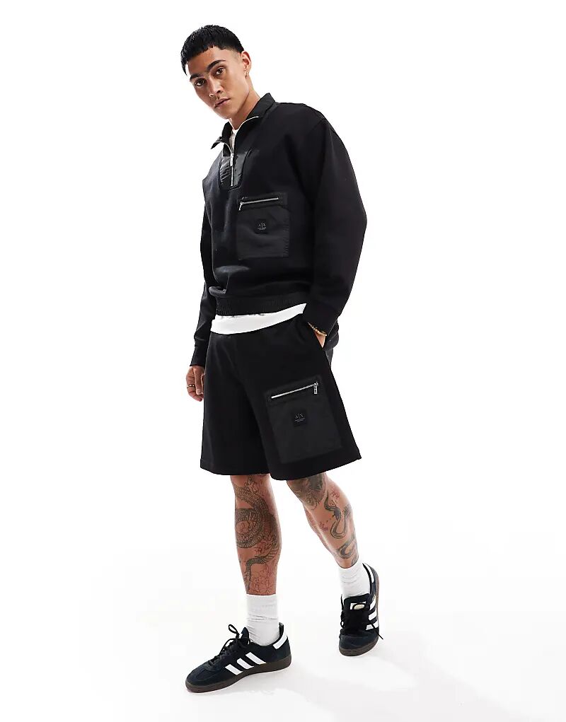 Трикотажные шорты Armani Exchange черного цвета с карманами на молнии
Трикотажные шорты Armani Exchange черного цвета с карманами на молнии