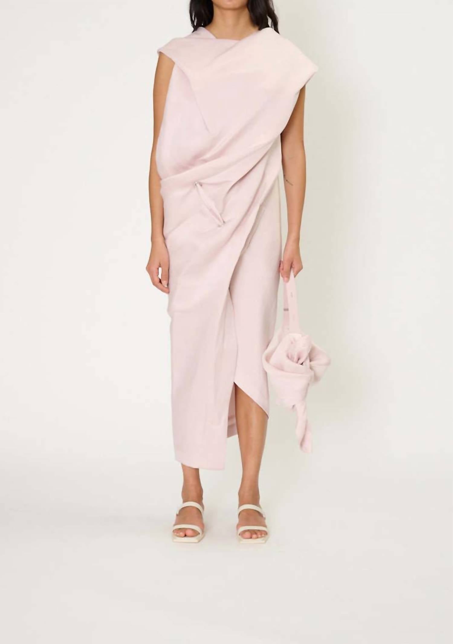 Облегающее платье в розовом Issey Miyake
Облегающее платье в розовом Issey Miyake