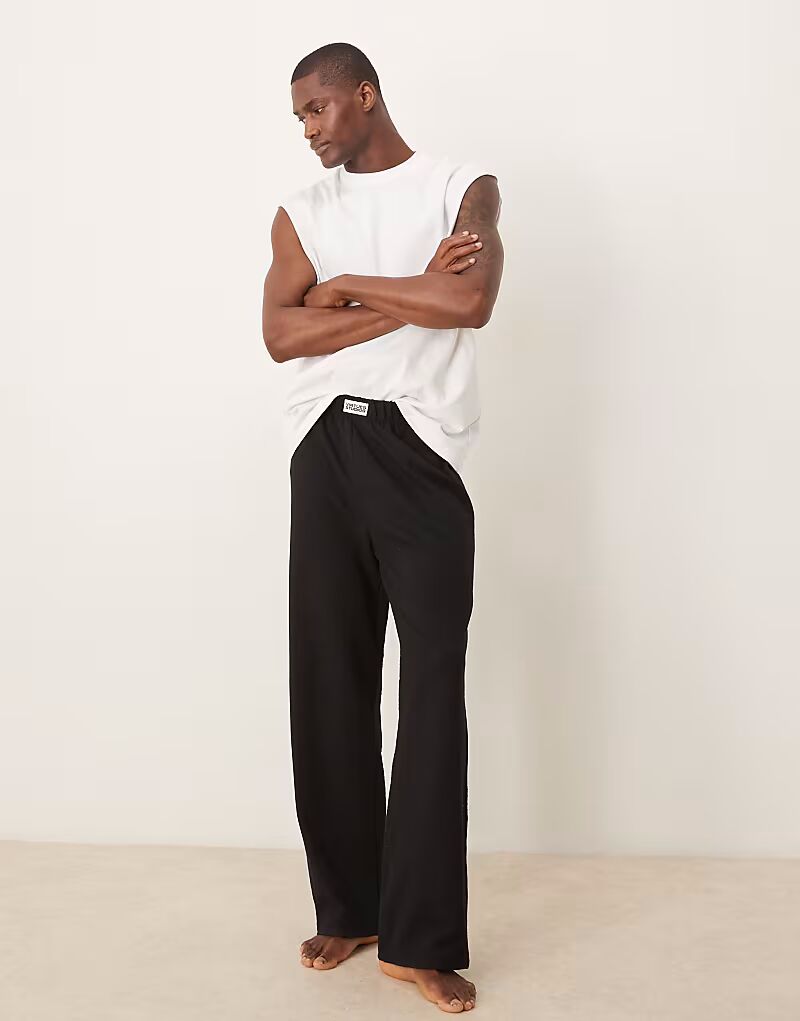 Брюки для отдыха ASOS DESIGN из сирсакера с тканой нашивкой черного цвета
Брюки для отдыха ASOS DESIGN из сирсакера с тканой нашивкой черного цвета