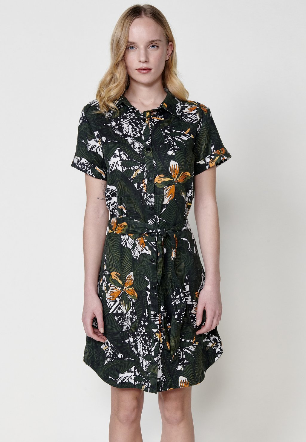 Платье-рубашка SHORT SLEEVE Koroshi, черный
Платье-рубашка SHORT SLEEVE Koroshi, черный