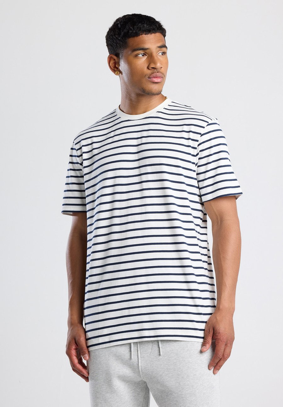 Футболка America Today ERIC, White Blue/Blue, Белый, Футболка America Today ERIC, White Blue/Blue
Футболка America Today ERIC, White Blue/Blue, Белый, Футболка America Today ERIC, White Blue/Blue