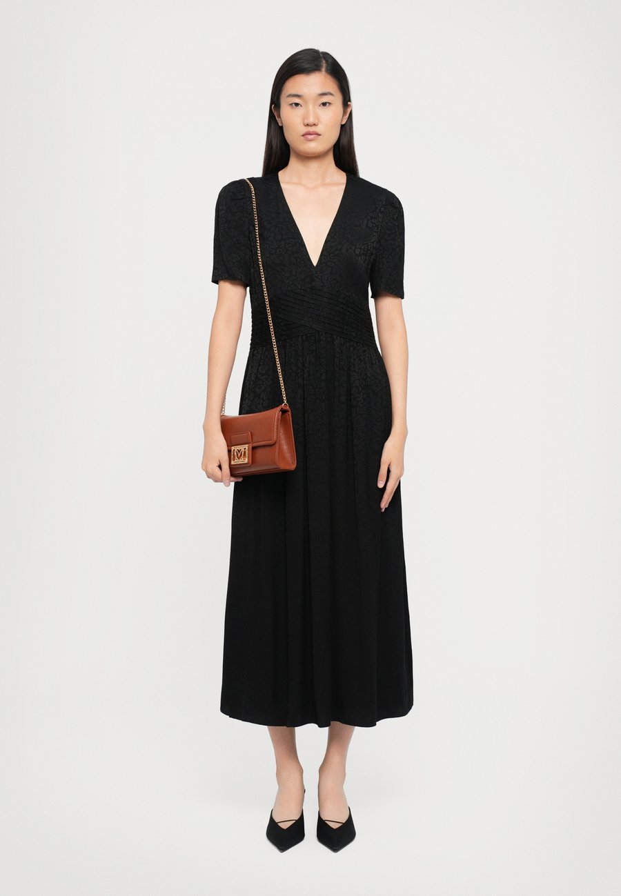 Сумка кросс-боди Love Moschino SMART DAILY BAG, Chestnut/Brown
Сумка кросс-боди Love Moschino SMART DAILY BAG, Chestnut/Brown