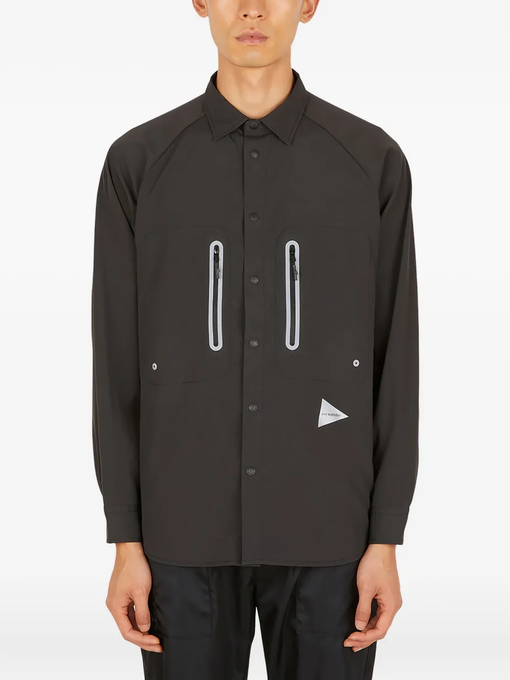 Рубашка с карманом на молнии And Wander, черный
Рубашка с карманом на молнии And Wander, черный