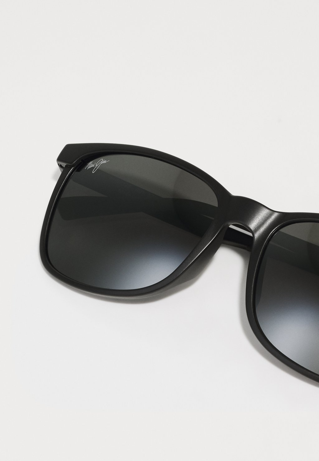 Солнцезащитные очки Maui Jim, черный
Солнцезащитные очки Maui Jim, черный