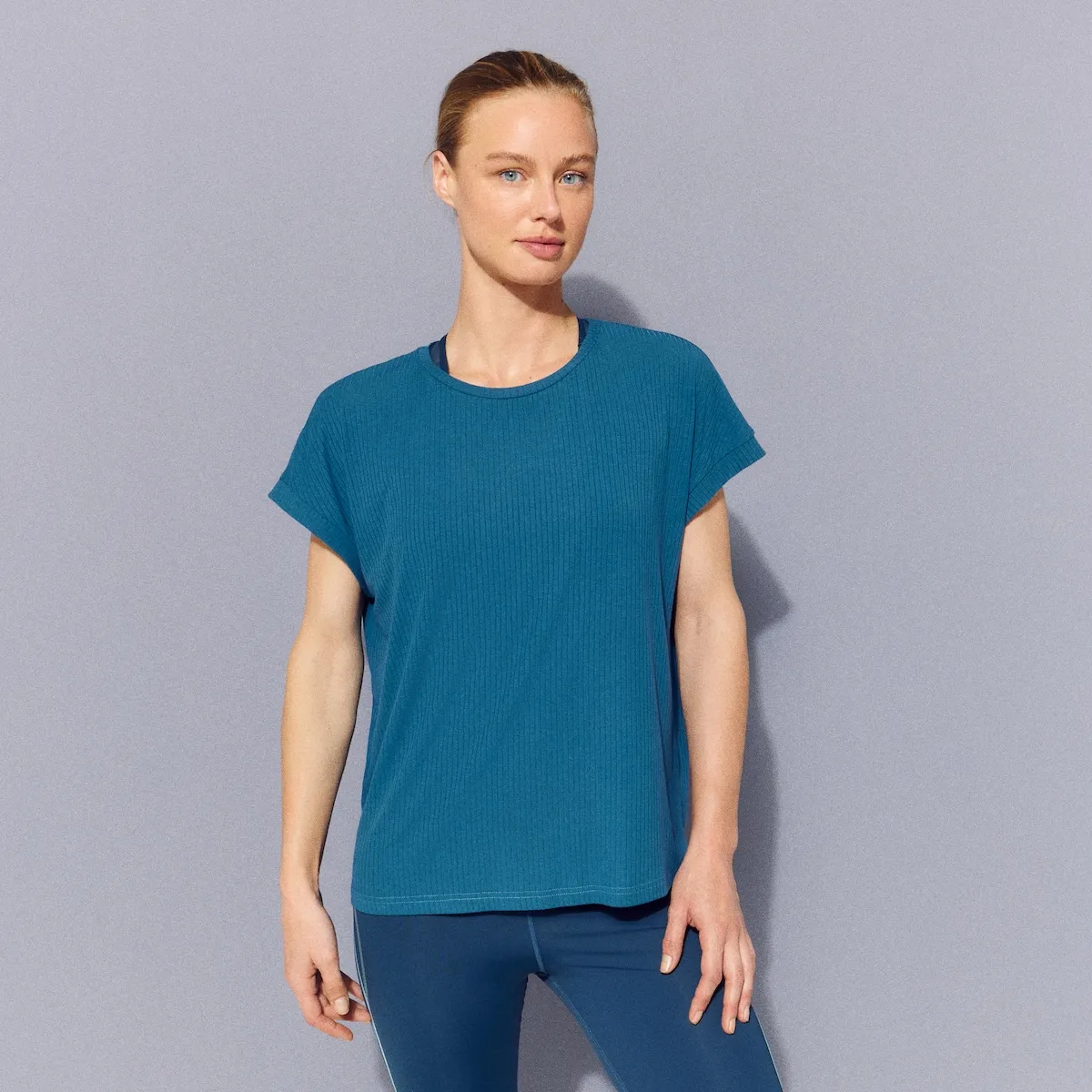 Женская тренировочная футболка из вискозного рибаны Boomerang, зеленый
Женская тренировочная футболка из вискозного рибаны Boomerang, зеленый