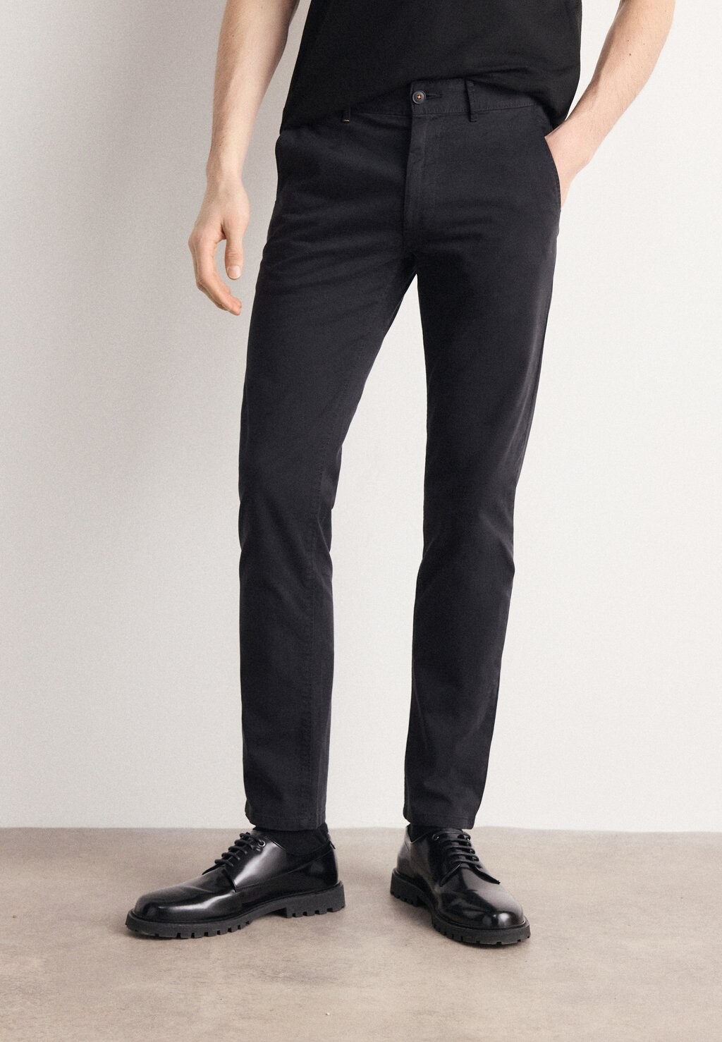 Чиносы SLIM BOSS, цвет black
Чиносы SLIM BOSS, цвет black