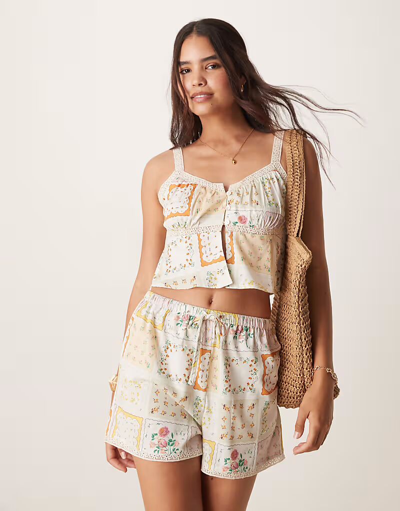 Пляжный топ Aray с принтом в стиле пэчворк, многоцветный
Пляжный топ Aray с принтом в стиле пэчворк, многоцветный