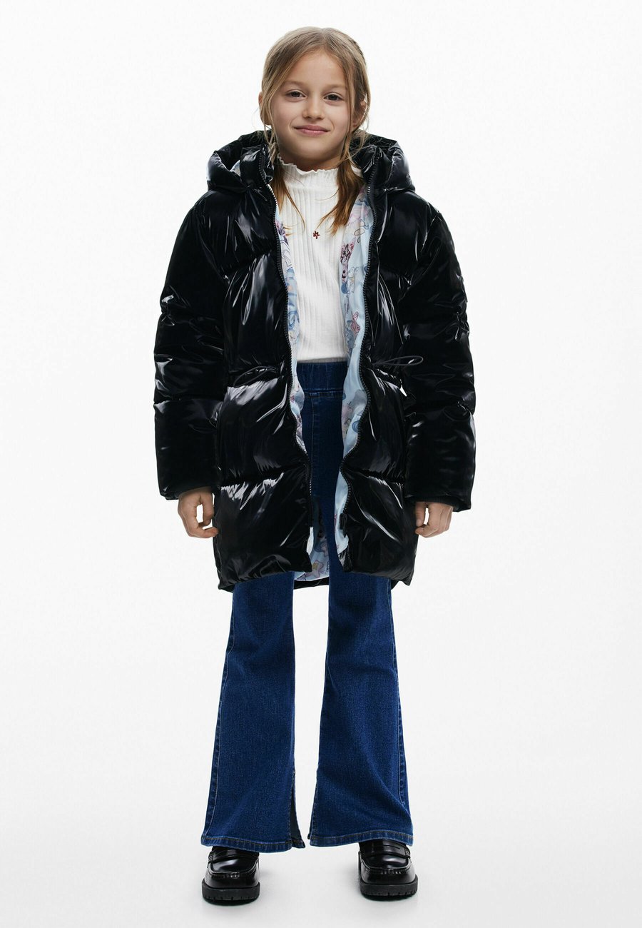 Зимнее пальто Desigual SHINY PADDED, Black
Зимнее пальто Desigual SHINY PADDED, Black