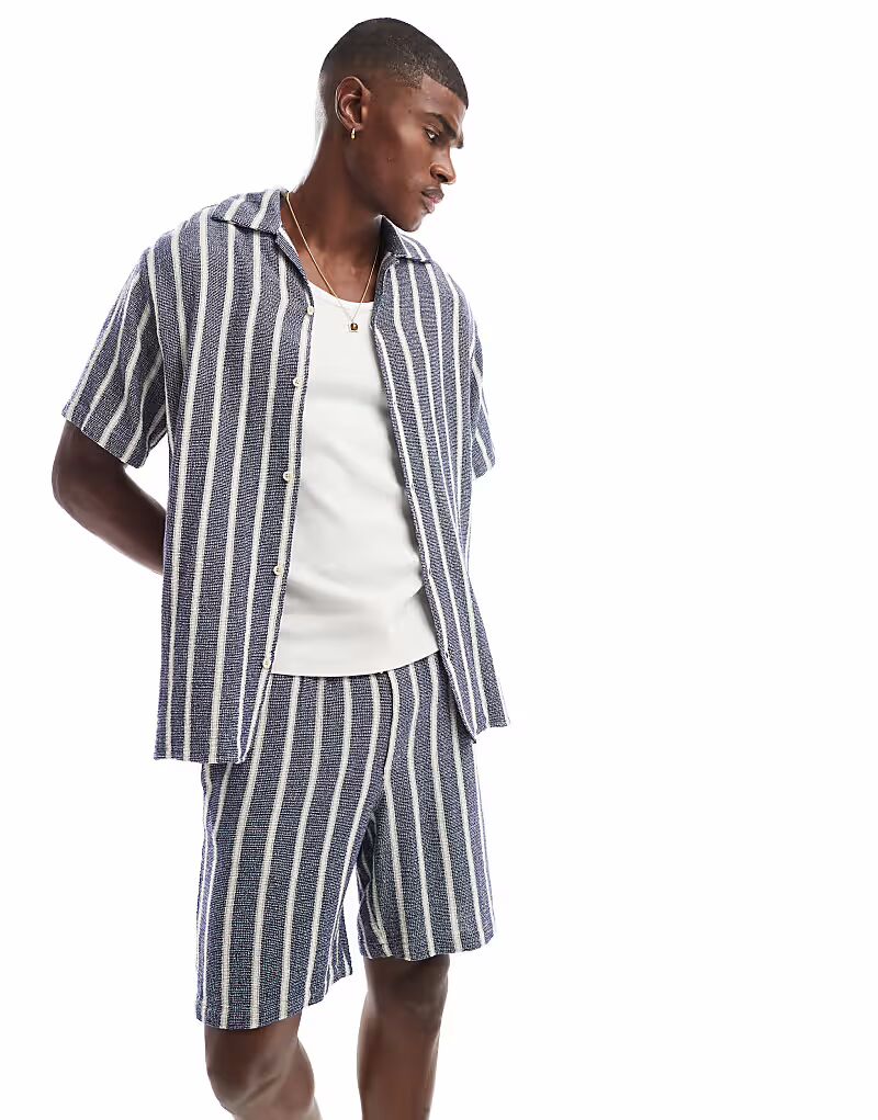 Рубашка Jack & Jones Revere с воротником в синюю полоску 
Рубашка Jack & Jones Revere с воротником в синюю полоску