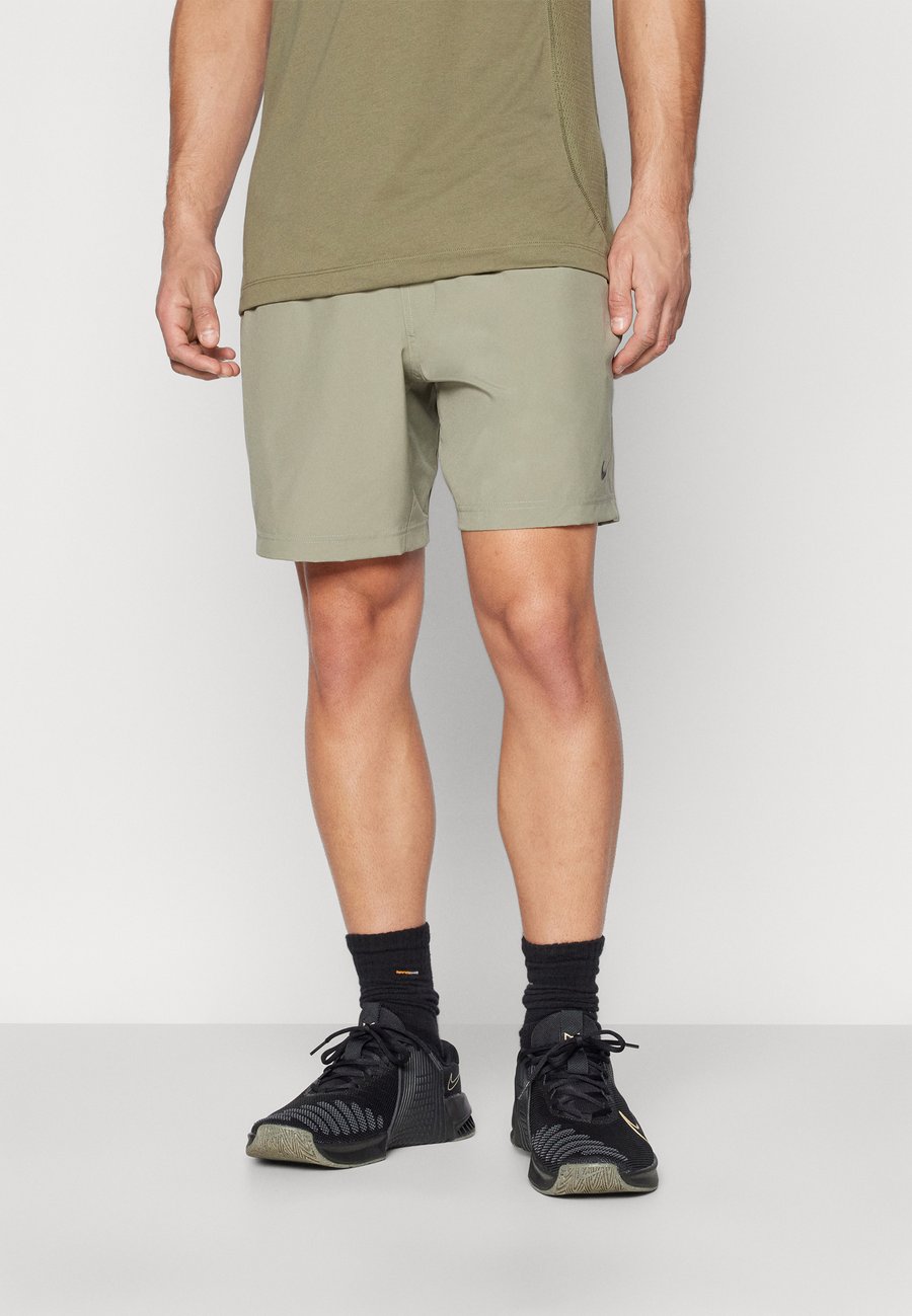Спортивные шорты Nike Performance FORM SHORT, Light Army/Black/Khaki
Спортивные шорты Nike Performance FORM SHORT, Light Army/Black/Khaki